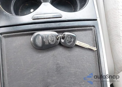 2012 Toyota Sienna Le V6 8 Passenger z USA, uszkodzony, nr VIN 5TDKK3DC1CS242323